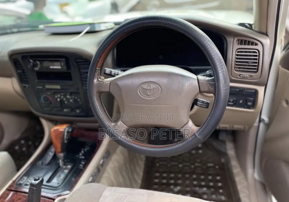 Toyota Land Cruiser 2004 White