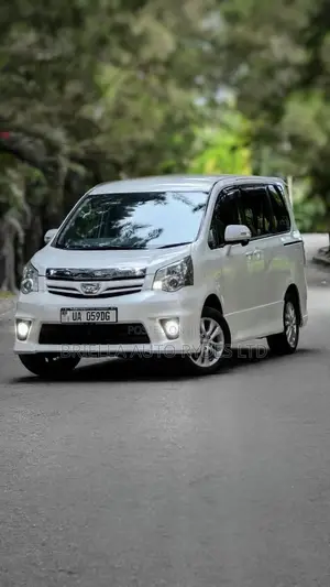Toyota Noah 2012 White