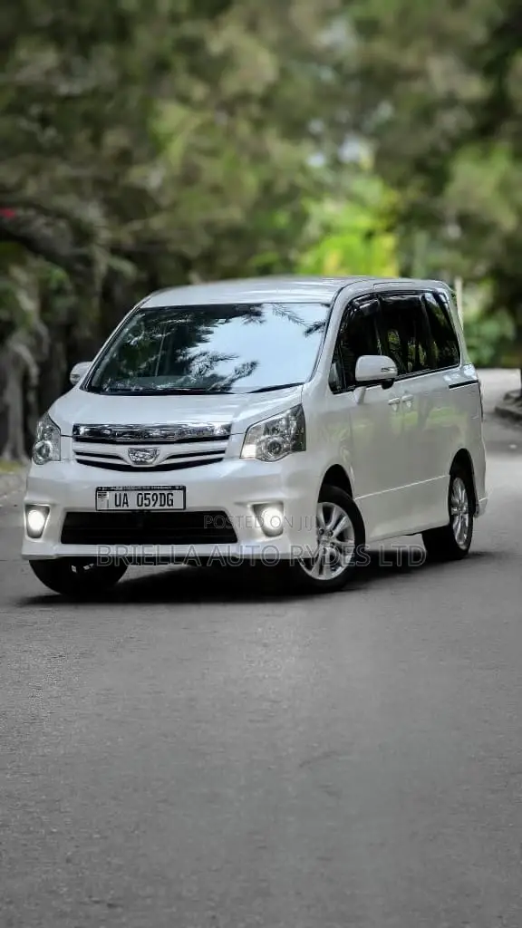 Toyota Noah 2012 White