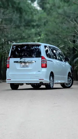 Toyota Noah 2012 White