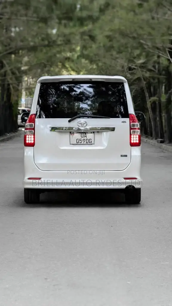 Toyota Noah 2012 White