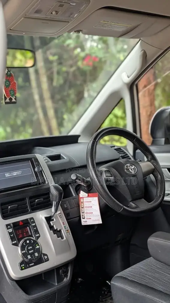Toyota Noah 2012 White
