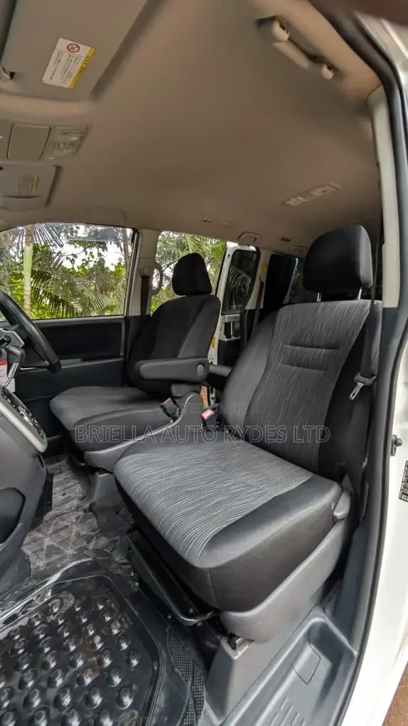 Toyota Noah 2012 White