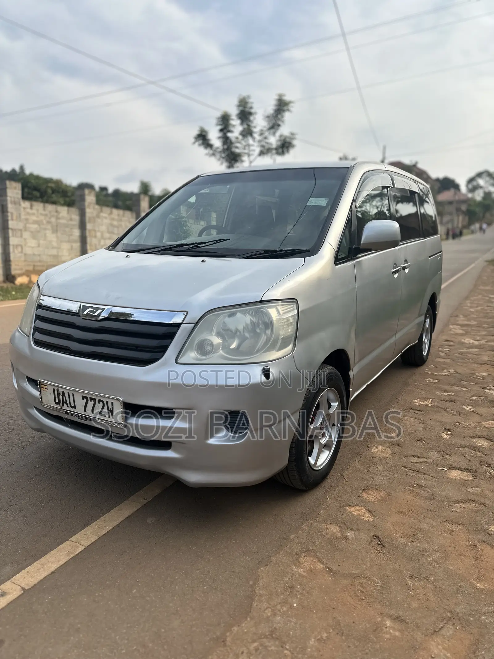 Toyota Noah 2003 Silver
