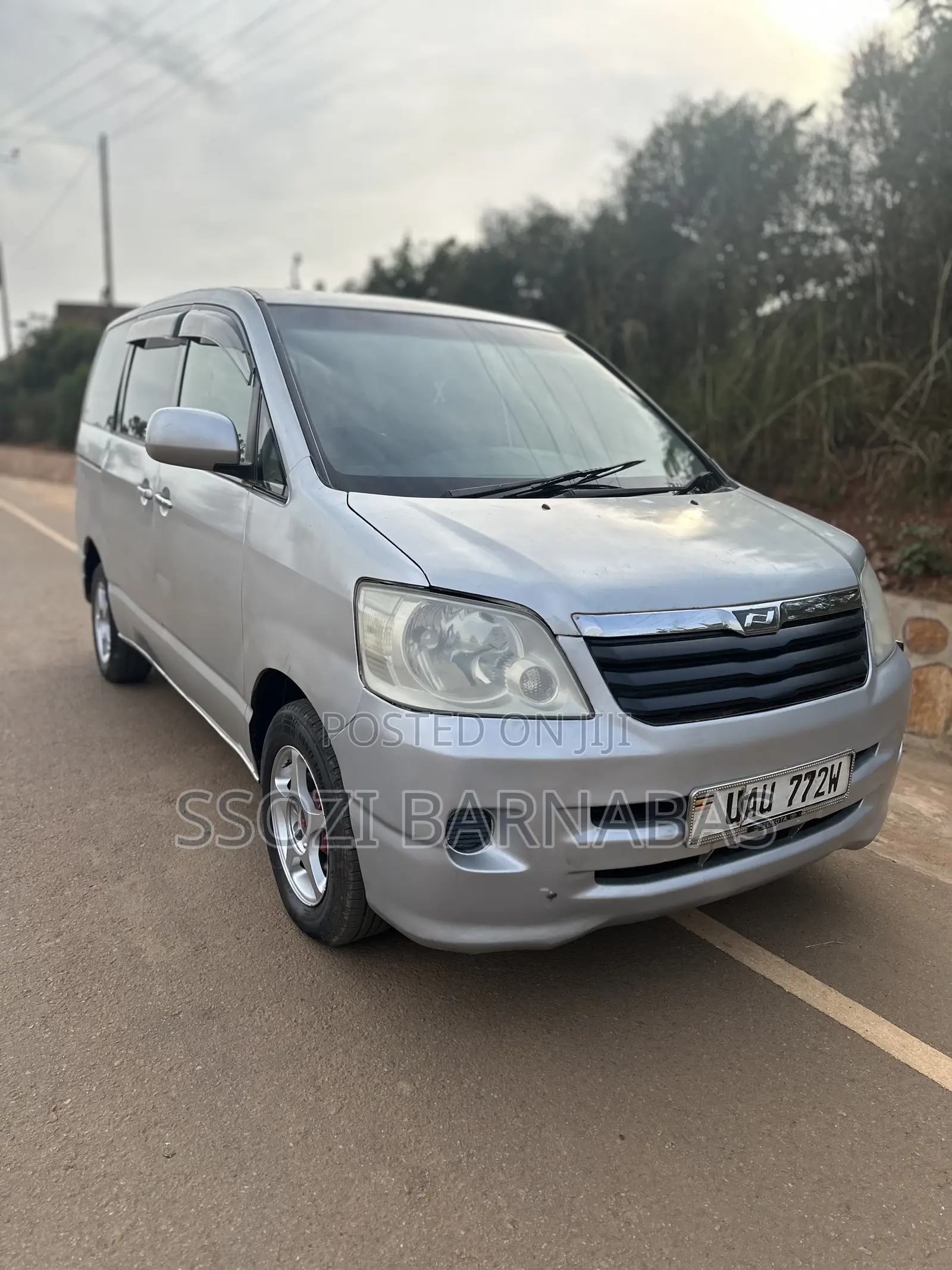 Toyota Noah 2003 Silver
