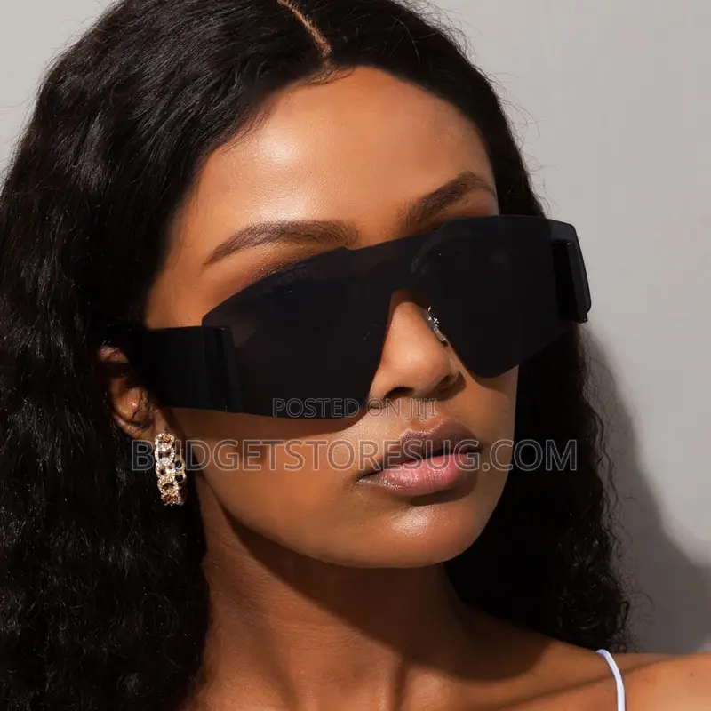 Stylish One-Piece Large Frame Sunglasses