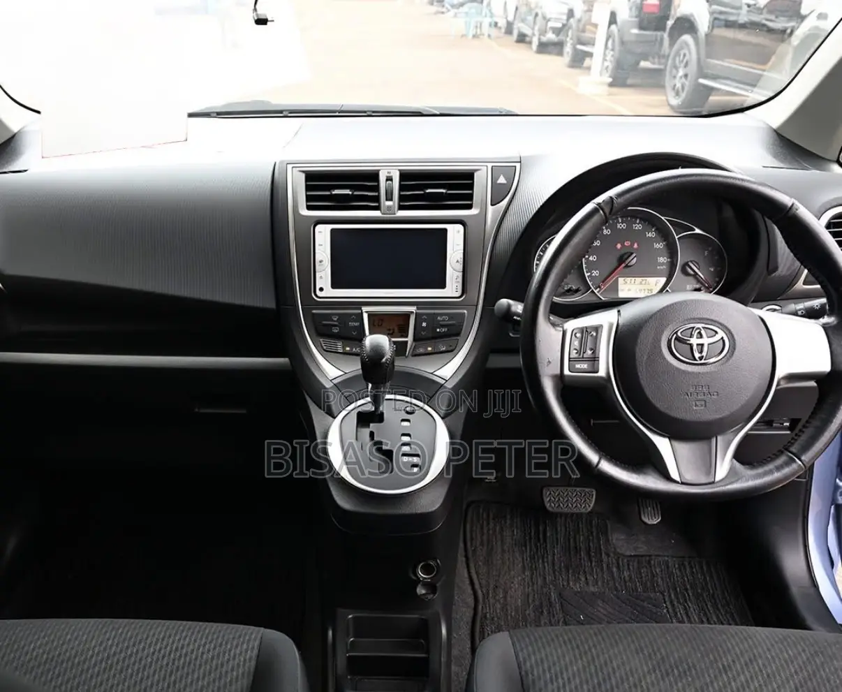 Toyota Ractis 1.5 AWD 2013 Blue