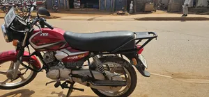 TVS HLX 125 2025 Red