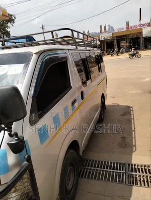 Toyota HiAce 2012 Silver