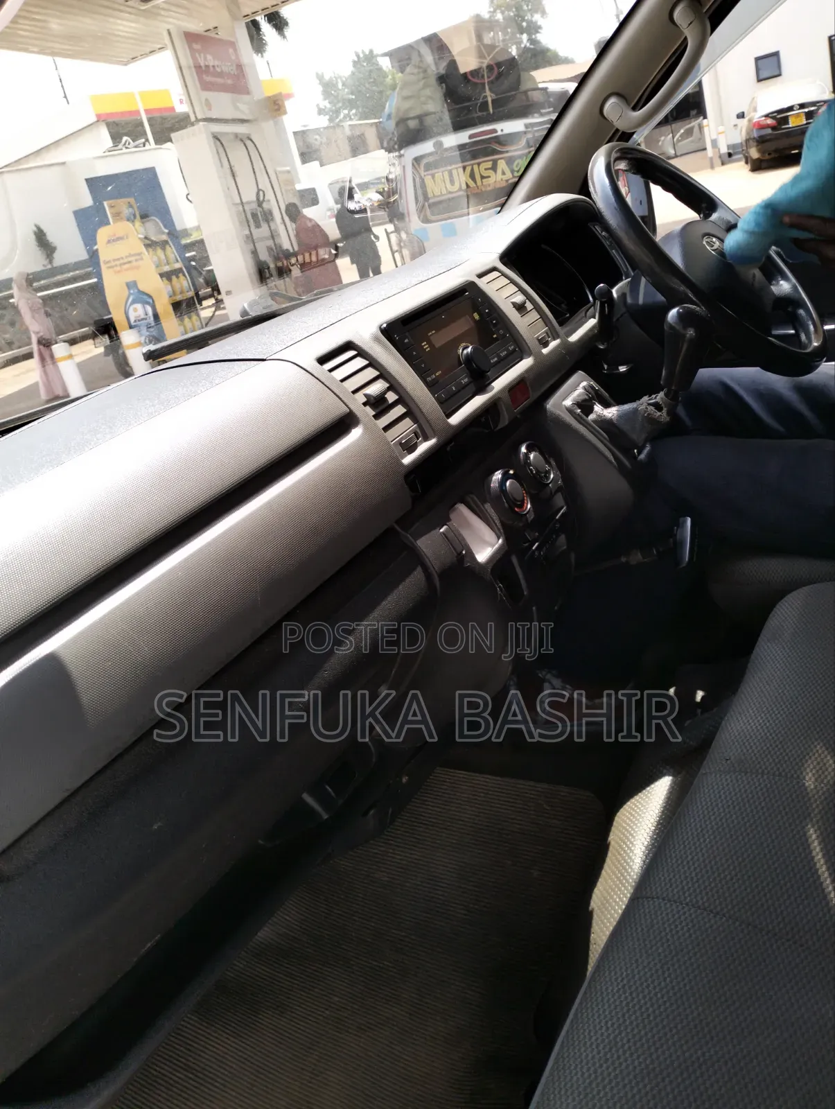 Toyota HiAce 2012 Silver