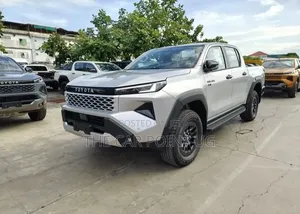 New Toyota Hilux 2025 Silver