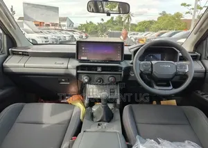 New Toyota Hilux 2025 Silver