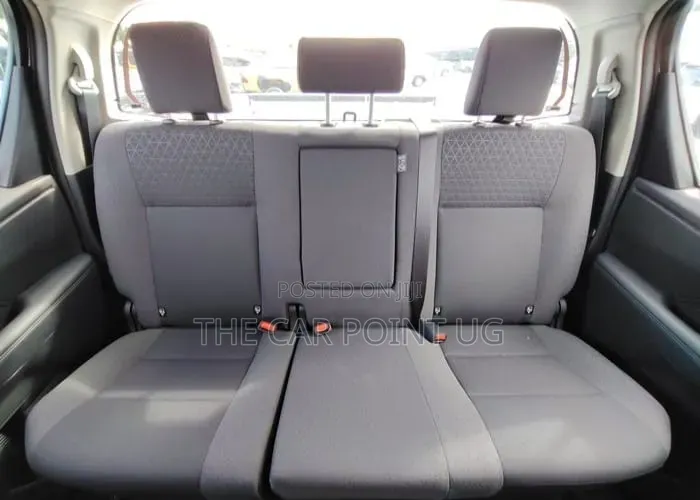 New Toyota Hilux 2025 Silver