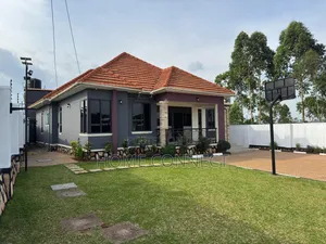 4bdrm Bungalow in Luzira, Central Division for rent
