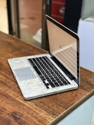 New Laptop Apple MacBook Pro 4GB Intel Core 2 Quad HDD 350GB