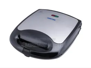 Geepas GST5391 1100W 4 Slice Sandwich Maker 