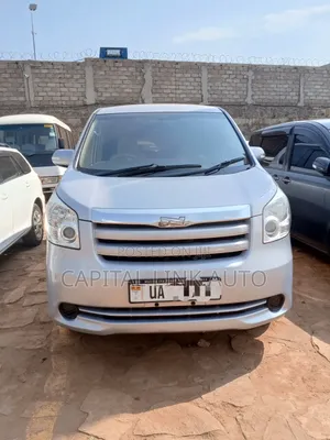Toyota Noah 2010