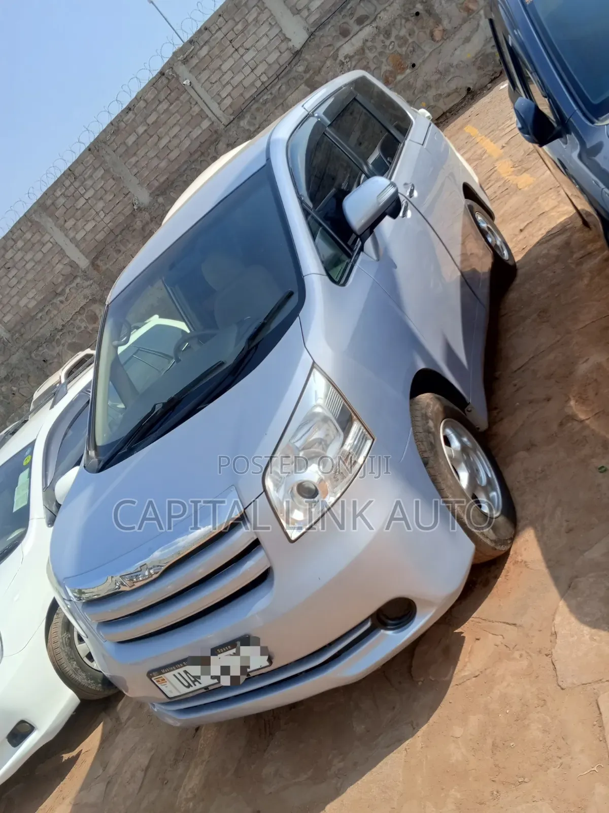 Toyota Noah 2010