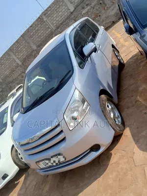 Toyota Noah 2010