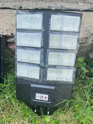 600w Solar Street Light Featuring Multiple LED Panels.