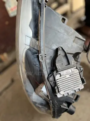 Volvo S60 Headlight