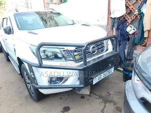 Nissan Hardbody 2015 White