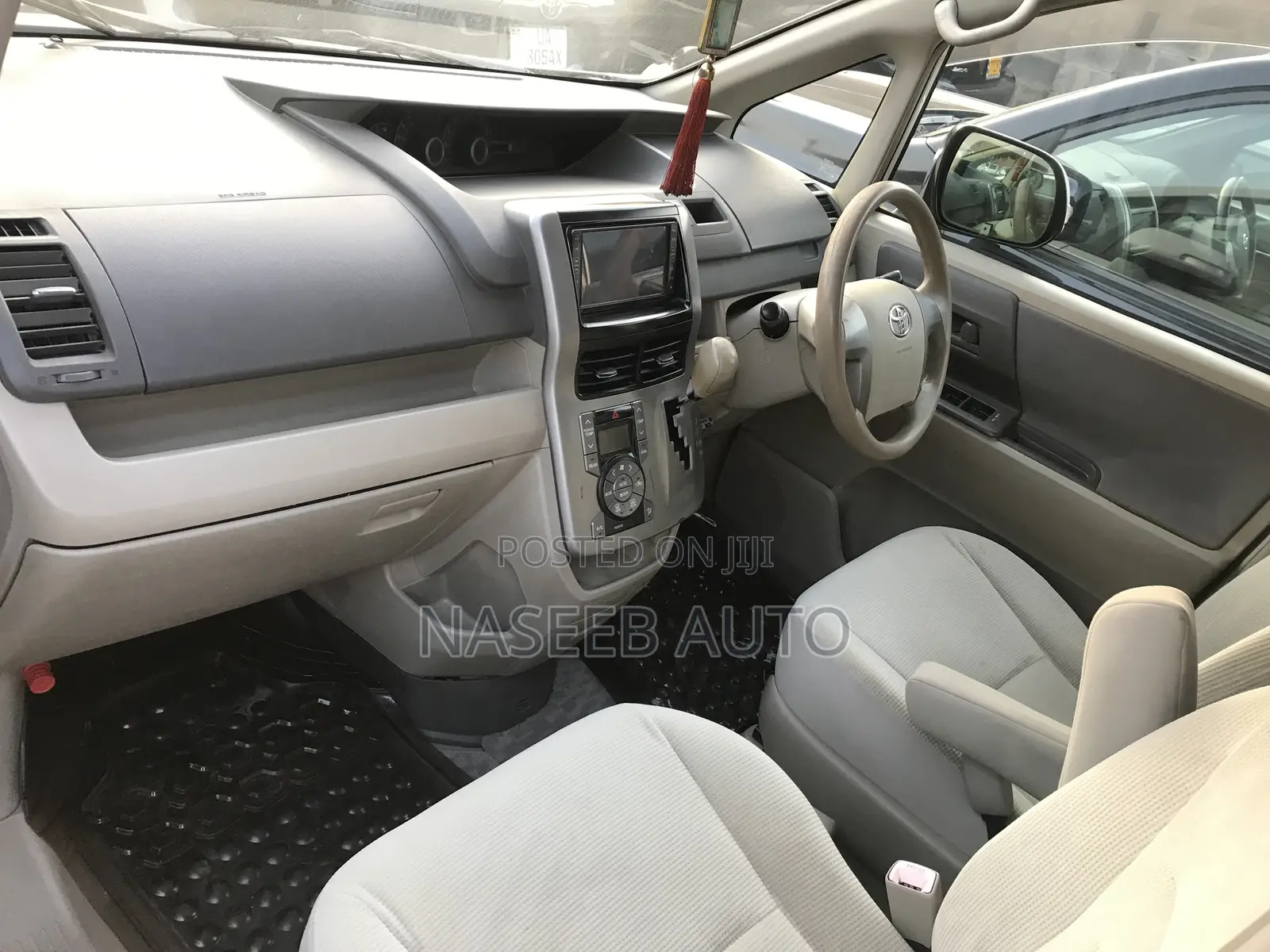 Toyota Noah 2007 White