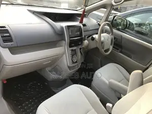 Toyota Noah 2007 White