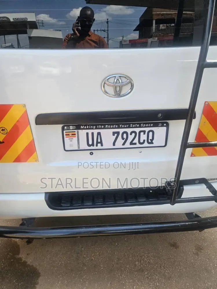 Toyota HiAce 2010 White