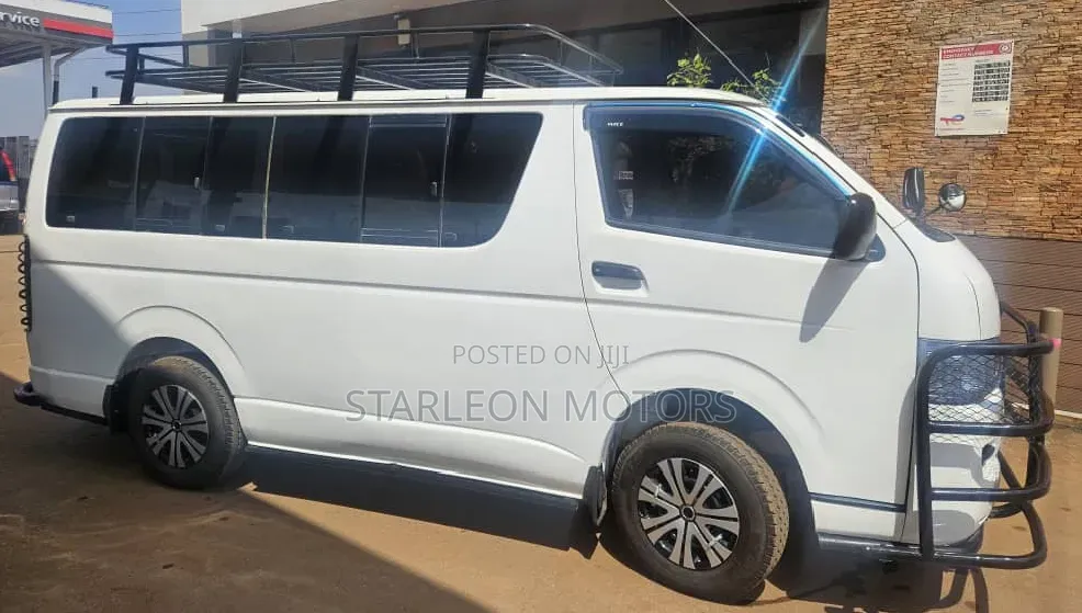 Toyota HiAce 2010 White