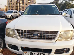 Ford Explorer 2004 White