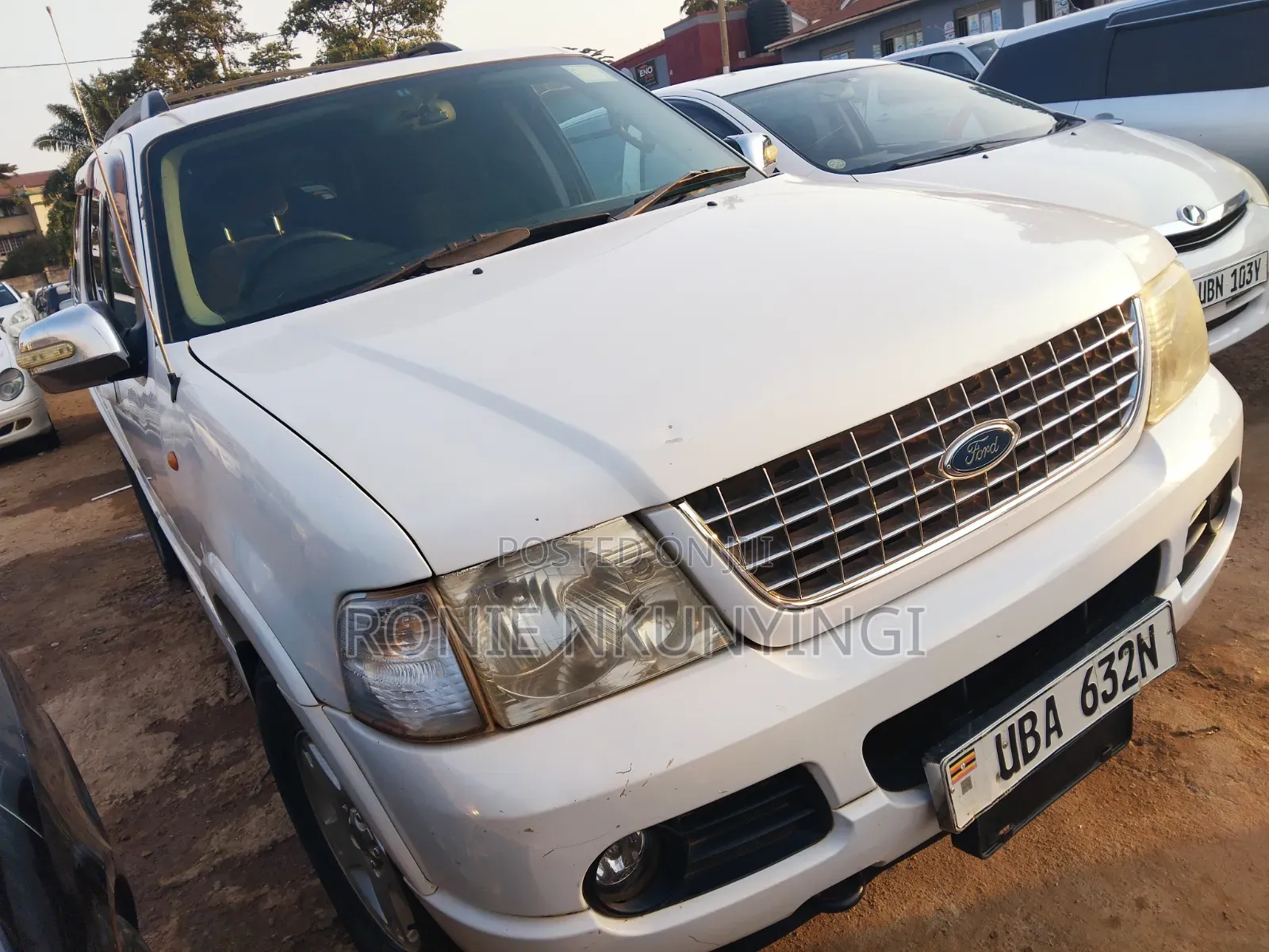 Ford Explorer 2004 White