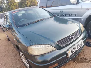 Opel Astra 2006 Green