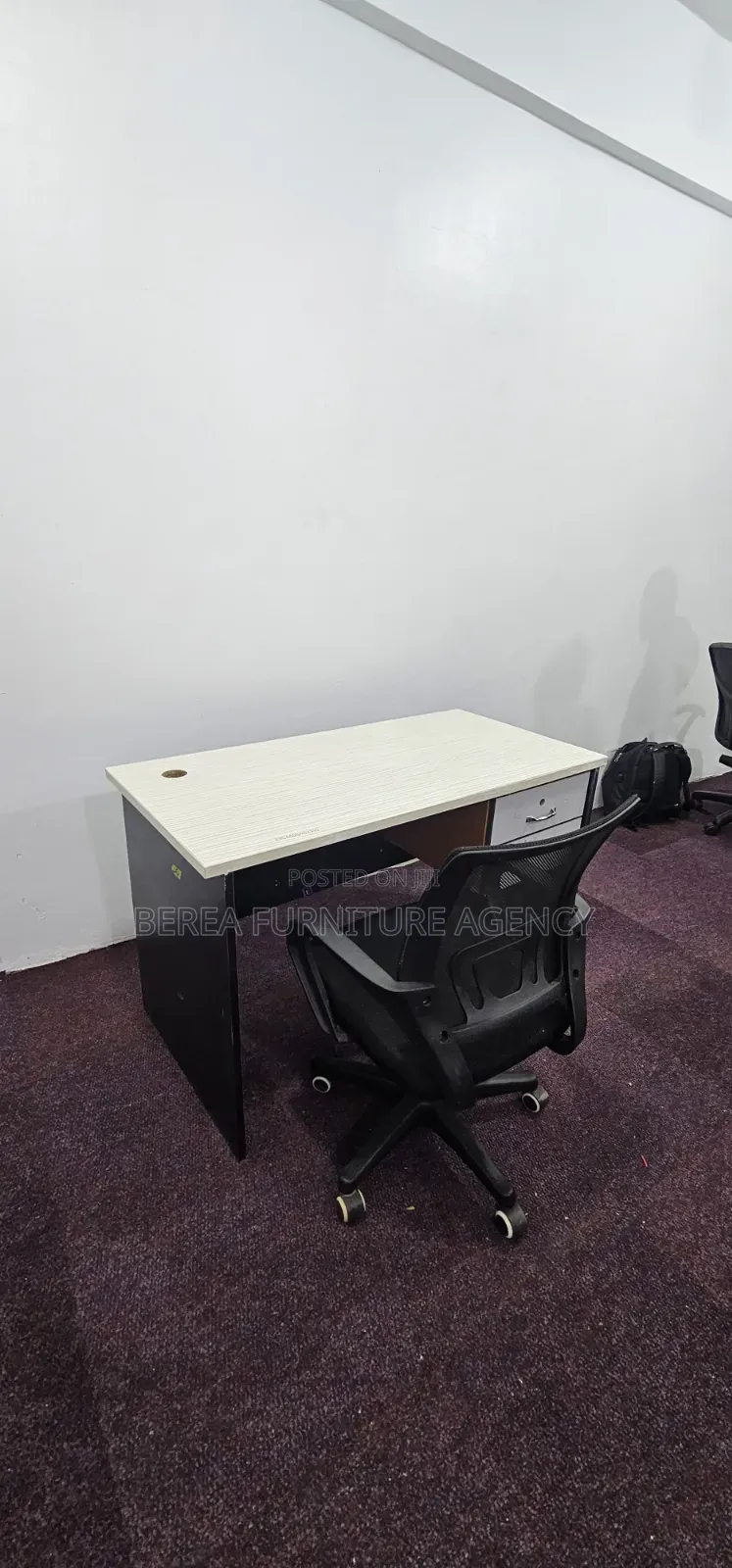 Simple Mesh Office Chair and Table