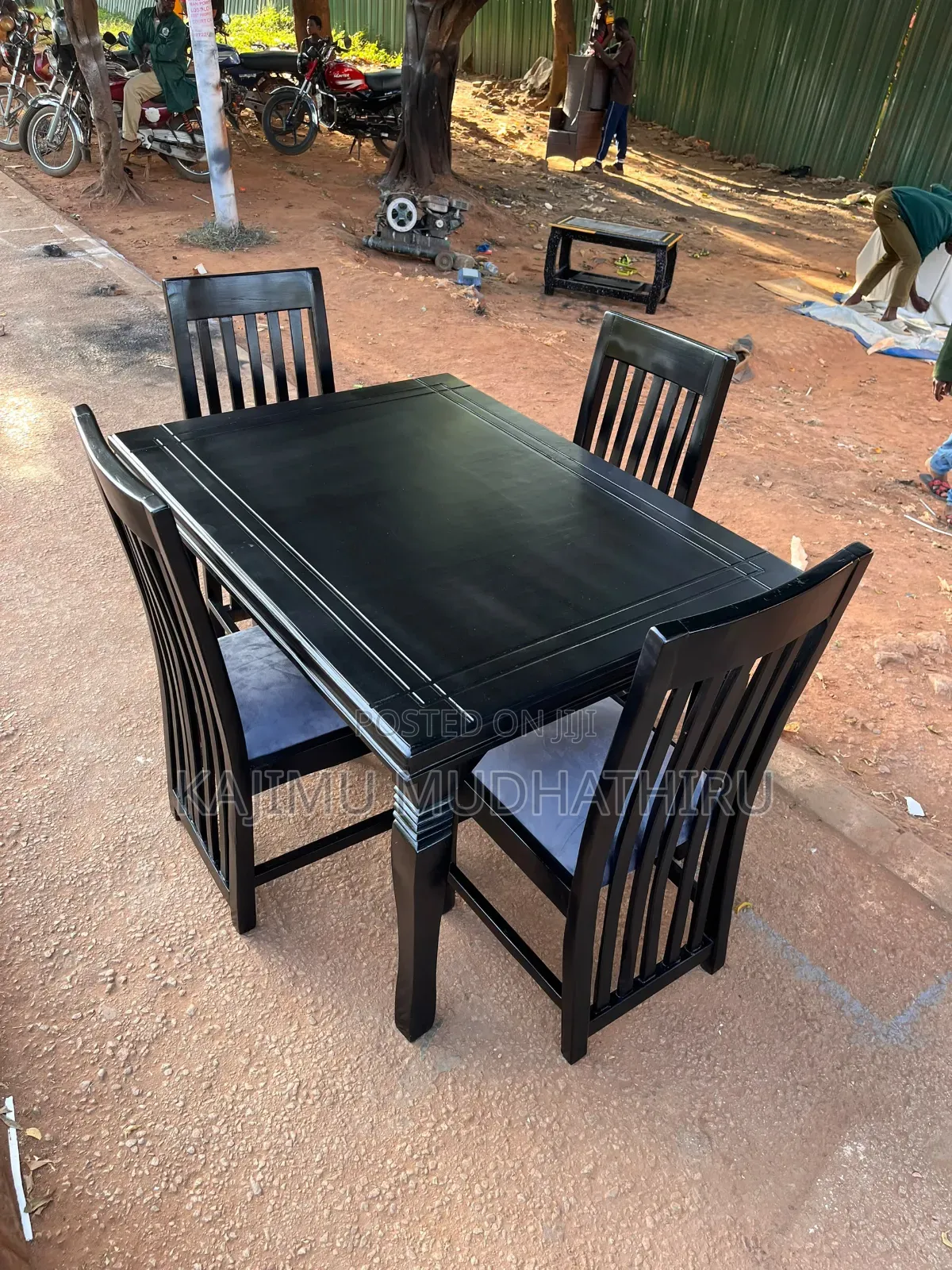 4 Seater Dinning Table