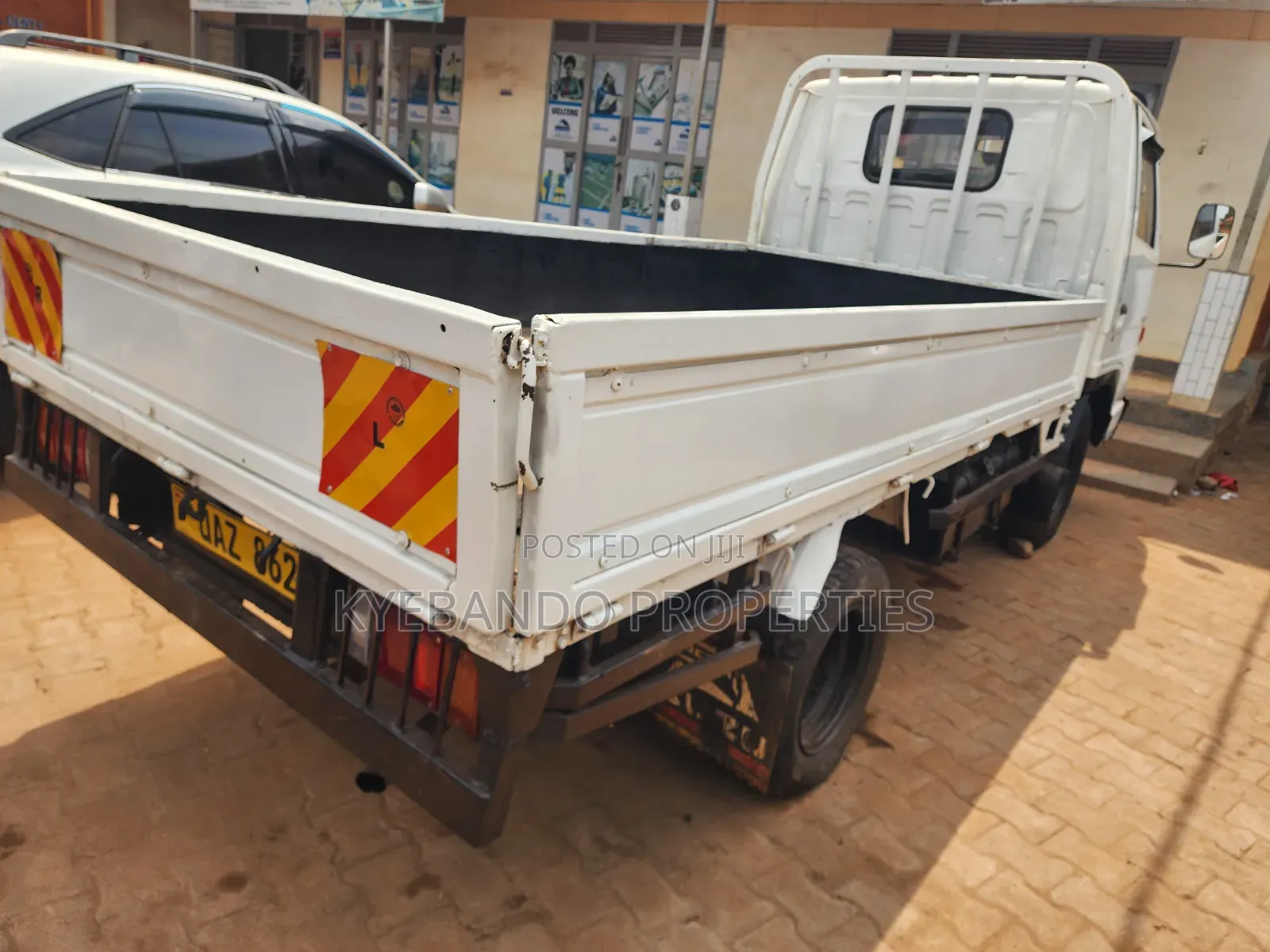 Isuzu Elf 2000 White