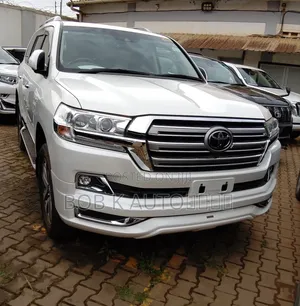 Toyota Land Cruiser 2016 White