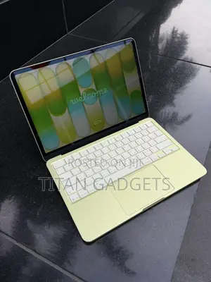 New Laptop Apple MacBook 8GB SSD 256GB