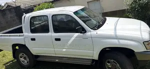 Toyota Hilux 2005 White