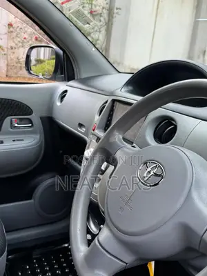 Toyota Sienta 2010 White
