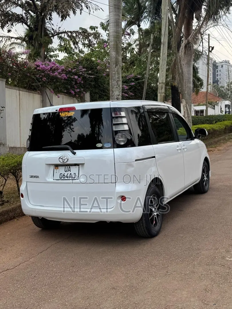 Toyota Sienta 2010 White
