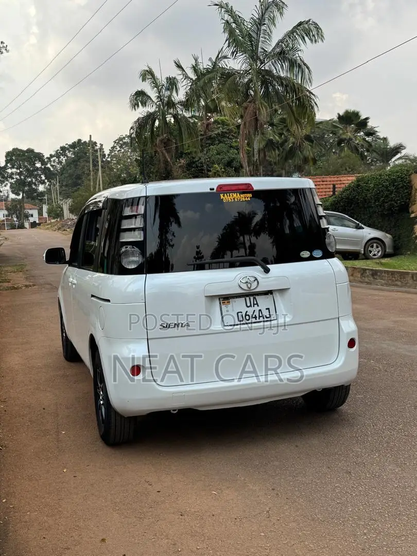 Toyota Sienta 2010 White