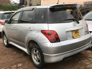 Toyota IST 2008 Silver