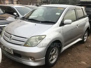 Toyota IST 2008 Silver