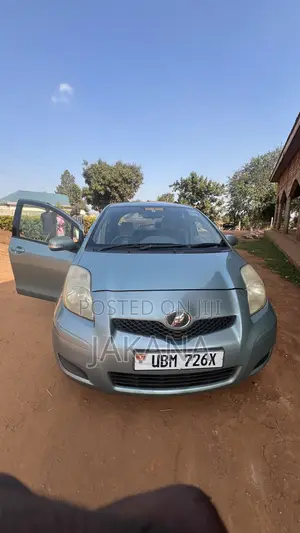 Toyota Vitz 1.0 FWD 5dr 2012 Blue
