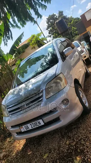 Toyota Noah 2005 Silver