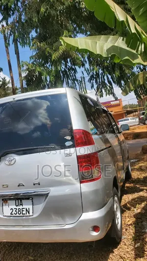 Toyota Noah 2005 Silver
