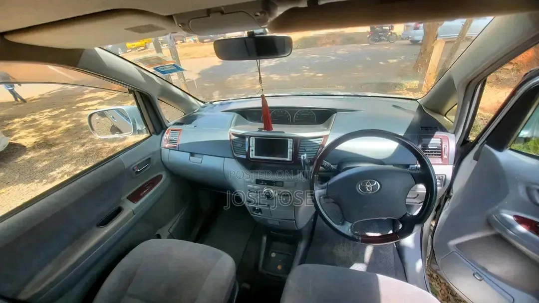 Toyota Noah 2005 Silver