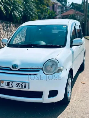 Toyota Sienta 2010 White