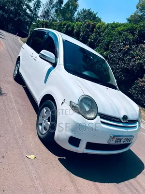 Toyota Sienta 2010 White